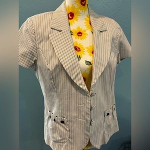 Black and white super cute jacket.